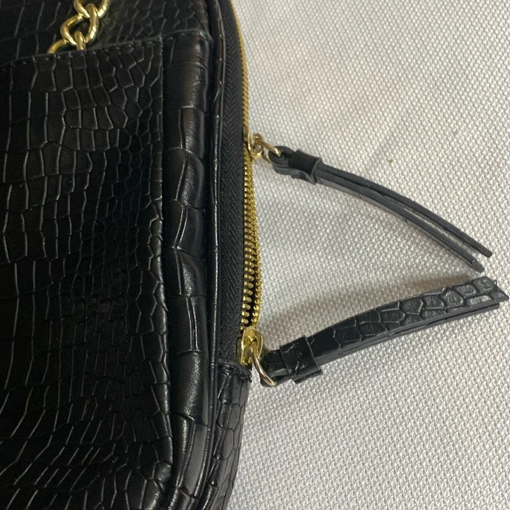 KATE LANDRY Elegant Black FAUX‎ Crocodile-Embossed Handbag. GOLD CHAIN ACCENT